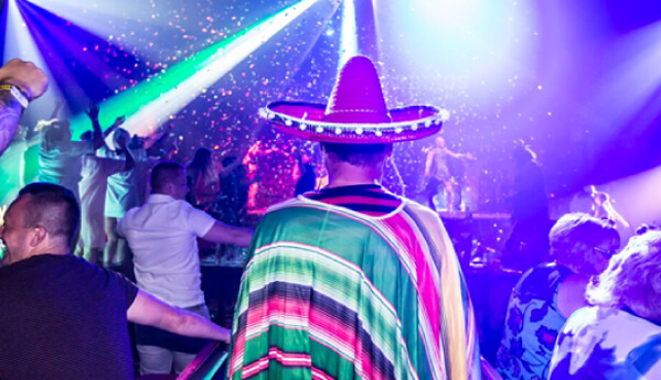 person wearing mexican hat in Gringos bingo magaluf